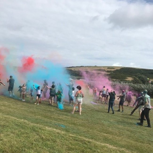 Experiences image
                