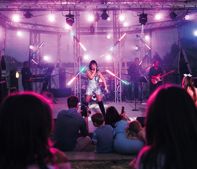 A women performing live on stage.