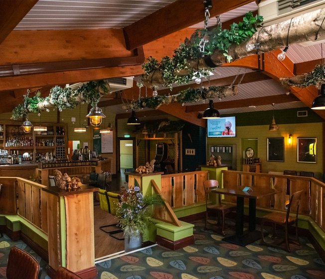 Places to eat & drink | Discover | Away Resorts