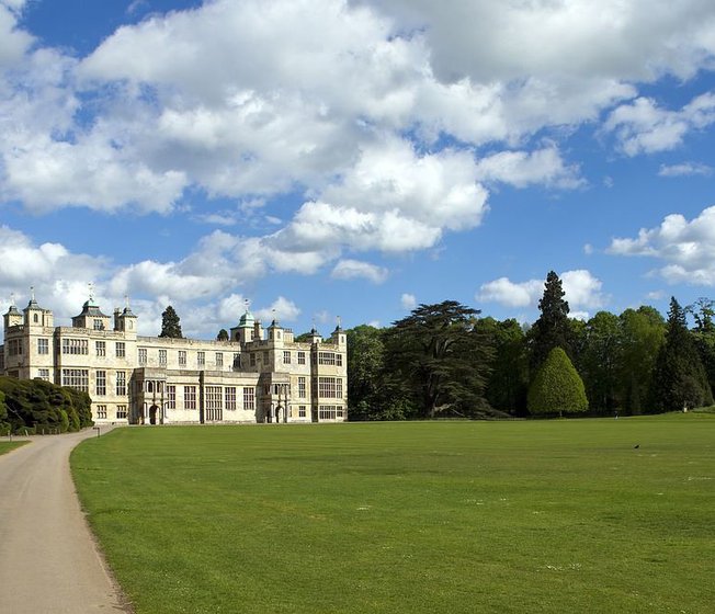 Discover historic houses in Essex image
